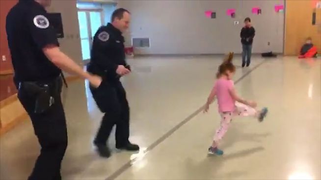 Dein Freund und Tänzer: Polizei empfängt Grundschüler