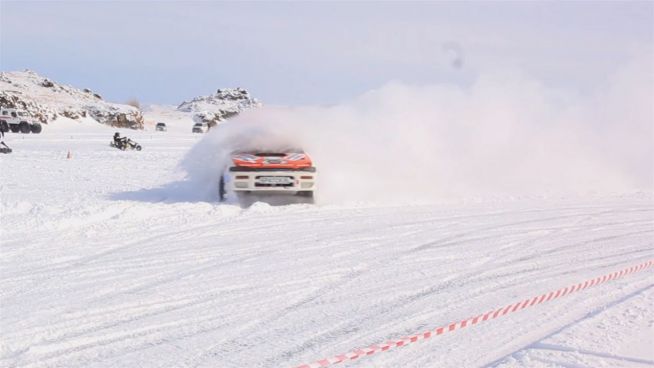 Mit Vollgas durch die Eiswüste: Motorsport in Sibirien